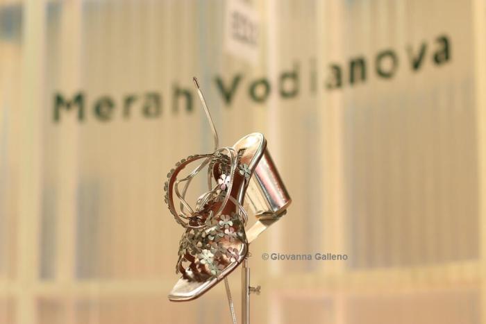 Merah Vodianova MICAM86 - zapatos plateados Photo by Giovanna Galleno